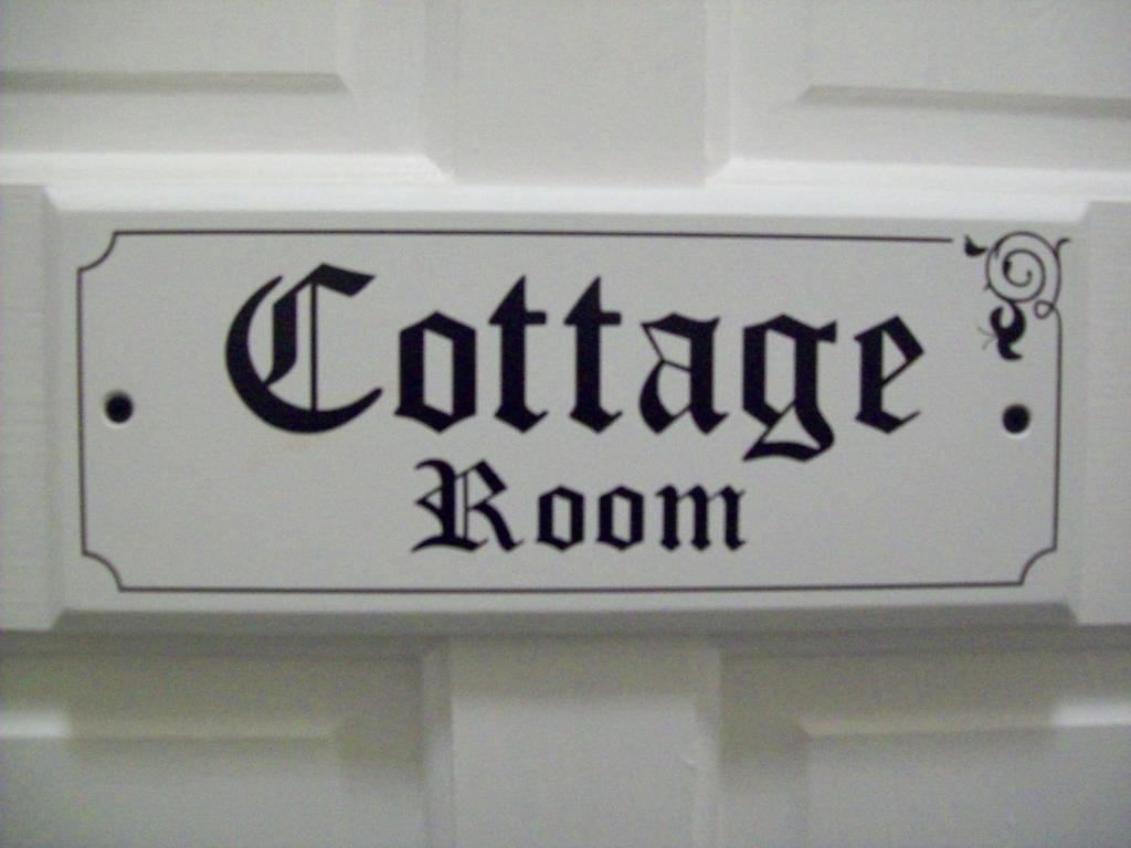 Fifth Milestone Cottage Dunnington Room photo